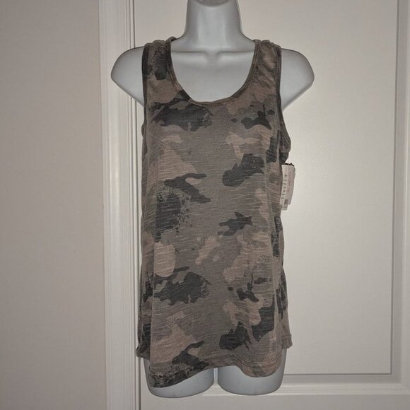 NEW Dari Camouflage Sleeveless Racerback Tank Camo Print Lightweight Top Shirt L - Picture 1 of 2